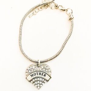 Elegant Silver Heart Bracelet for Mothers
